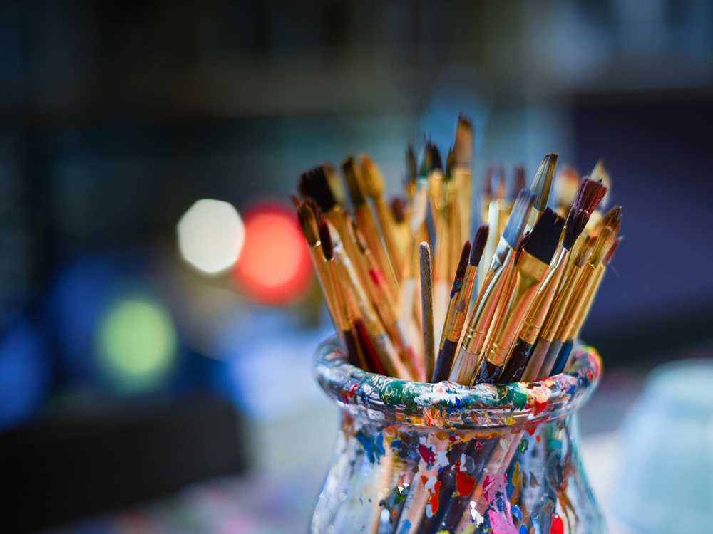 Artist paintbrushes shapes and sizes